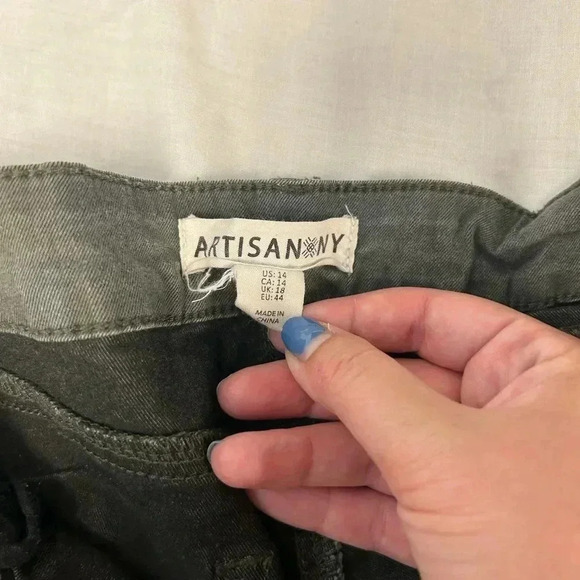 Women’s Artisan NY Green Subtle Camo Pants Size 14 - Picture 4 of 4